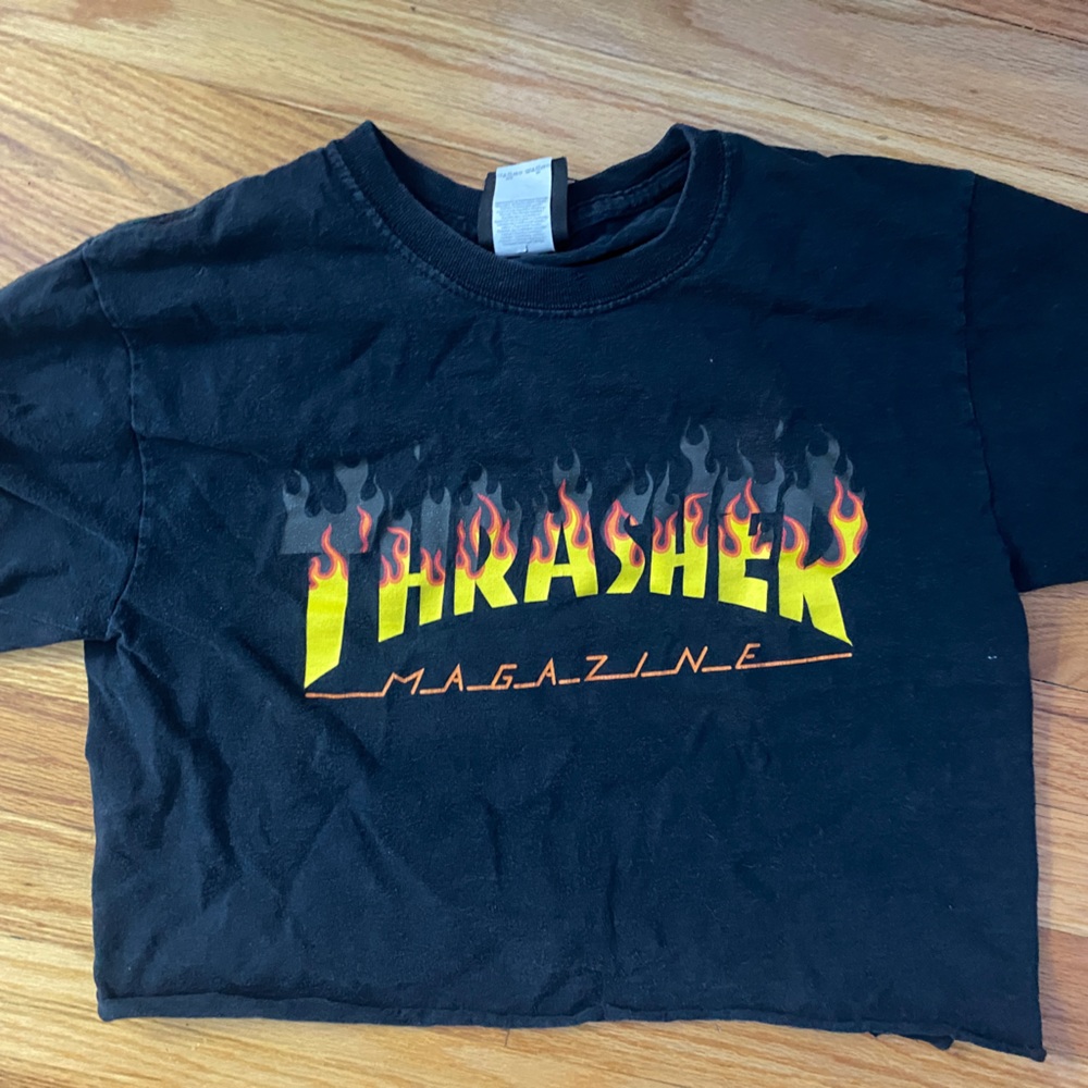 THRASHER CROPED TEE